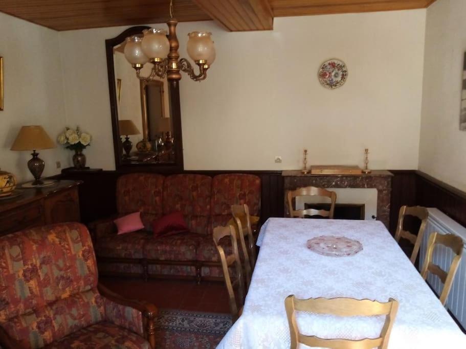 Gite Sous L' Orme Asquins Exterior foto