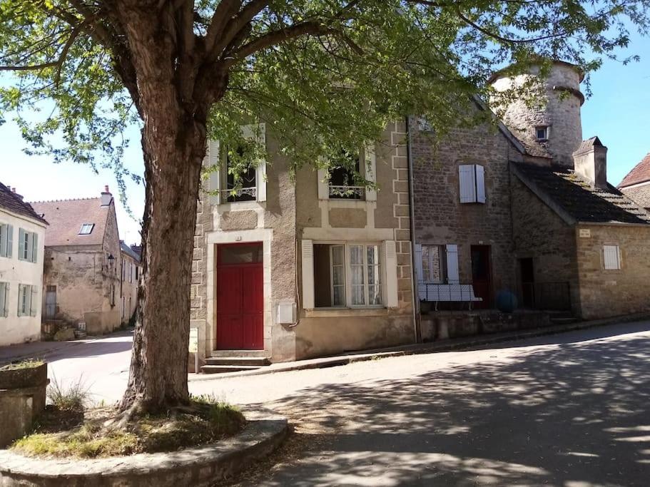 Gite Sous L' Orme Asquins Exterior foto